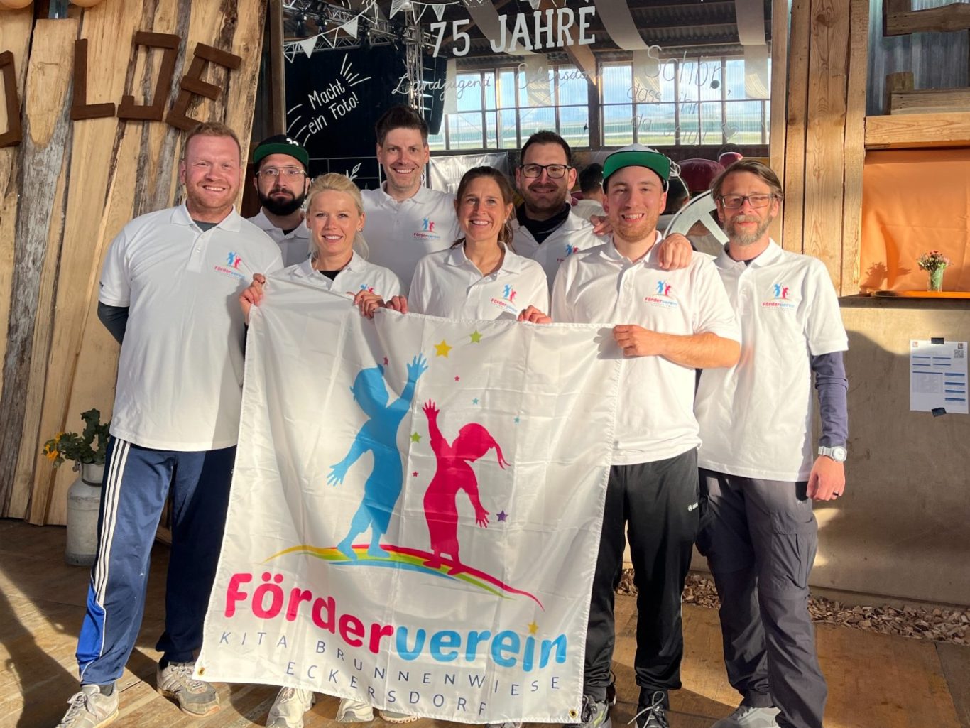 Unsere Mannschaft beim Lebendkickerturnier Unsere Mannschaft beim Lebendkickerturnier beim Jubiläum der Landjugend Eckersdorf